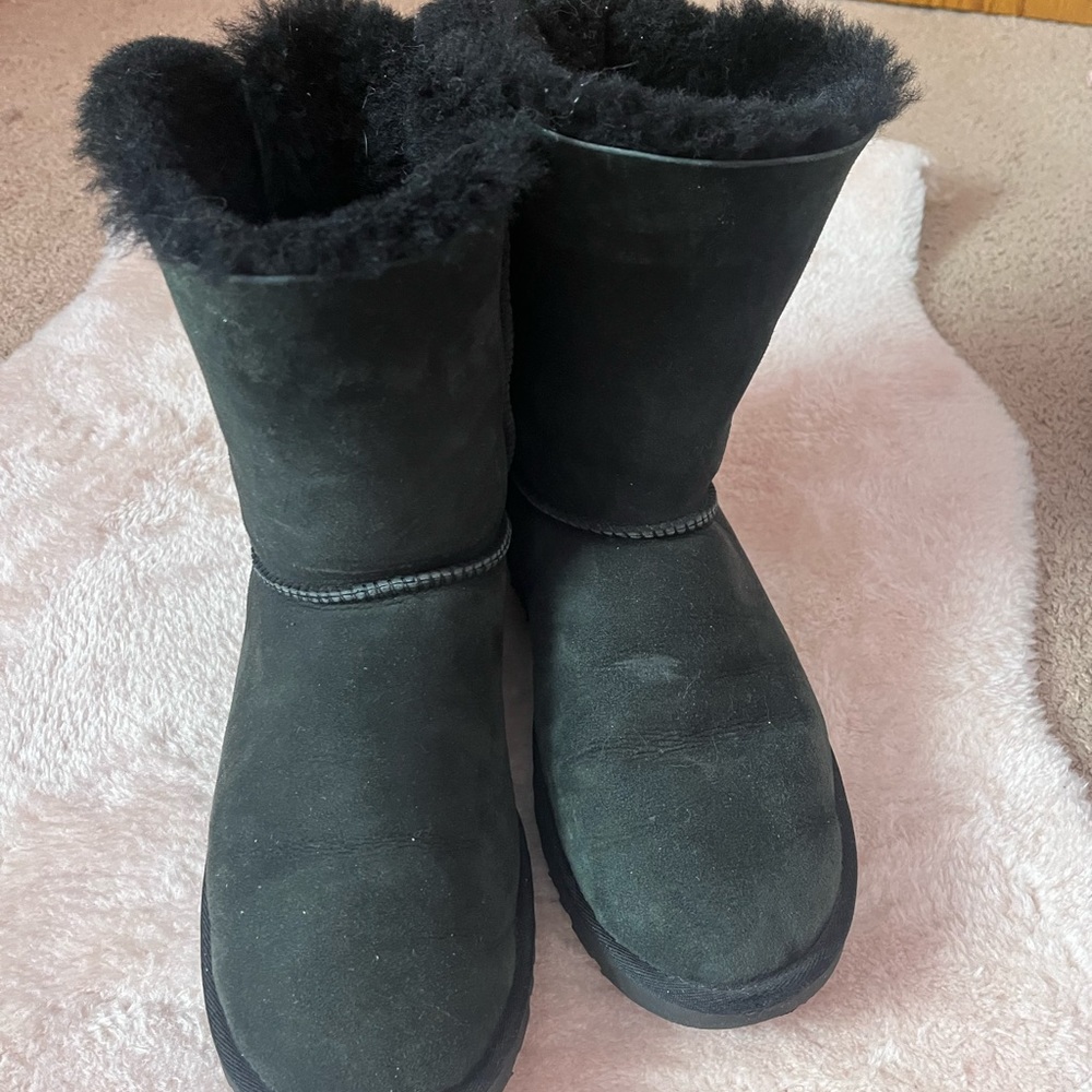BLACK BAILEY BOW TWO UGGS - Picture 2 of 8